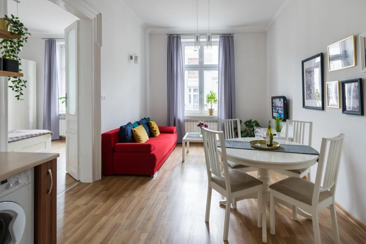 Discover Krakow Apartments - 3 Rakowicka St - Classic Apartments Near Main Station - Netflix Bagian luar foto