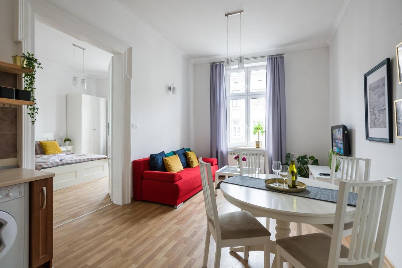 Discover Krakow Apartments - 3 Rakowicka St - Classic Apartments Near Main Station - Netflix Bagian luar foto