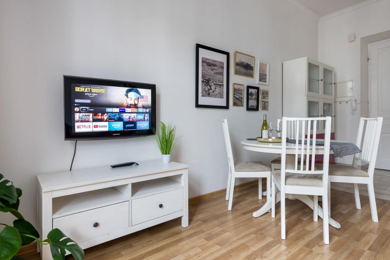 Discover Krakow Apartments - 3 Rakowicka St - Classic Apartments Near Main Station - Netflix Bagian luar foto