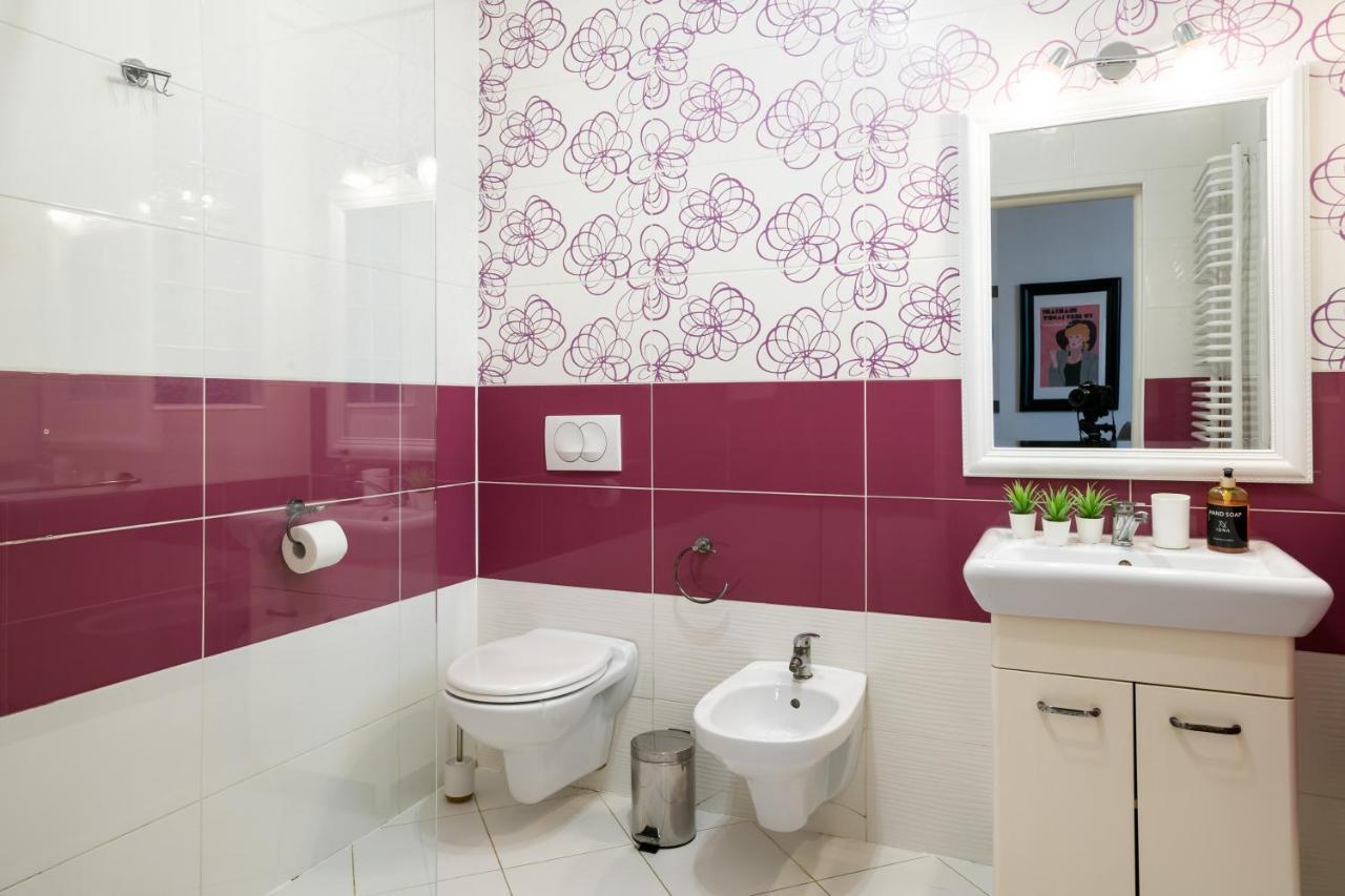 Discover Krakow Apartments - 3 Rakowicka St - Classic Apartments Near Main Station - Netflix Bagian luar foto