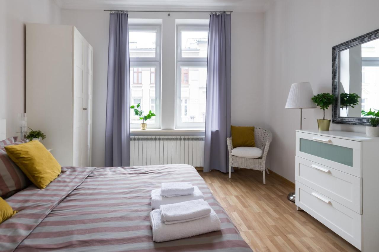 Discover Krakow Apartments - 3 Rakowicka St - Classic Apartments Near Main Station - Netflix Bagian luar foto