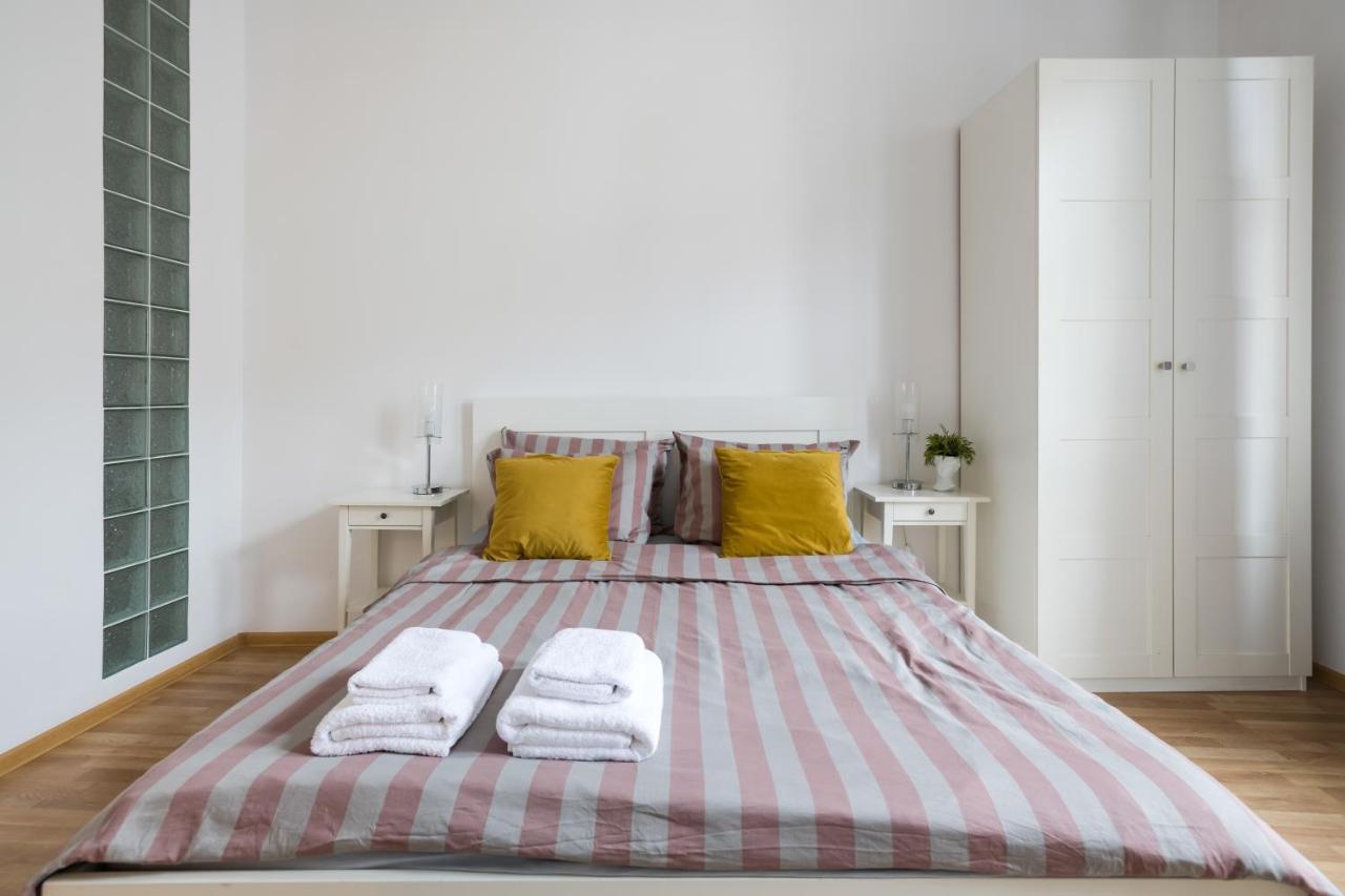 Discover Krakow Apartments - 3 Rakowicka St - Classic Apartments Near Main Station - Netflix Bagian luar foto