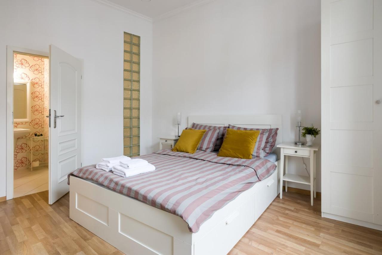 Discover Krakow Apartments - 3 Rakowicka St - Classic Apartments Near Main Station - Netflix Bagian luar foto