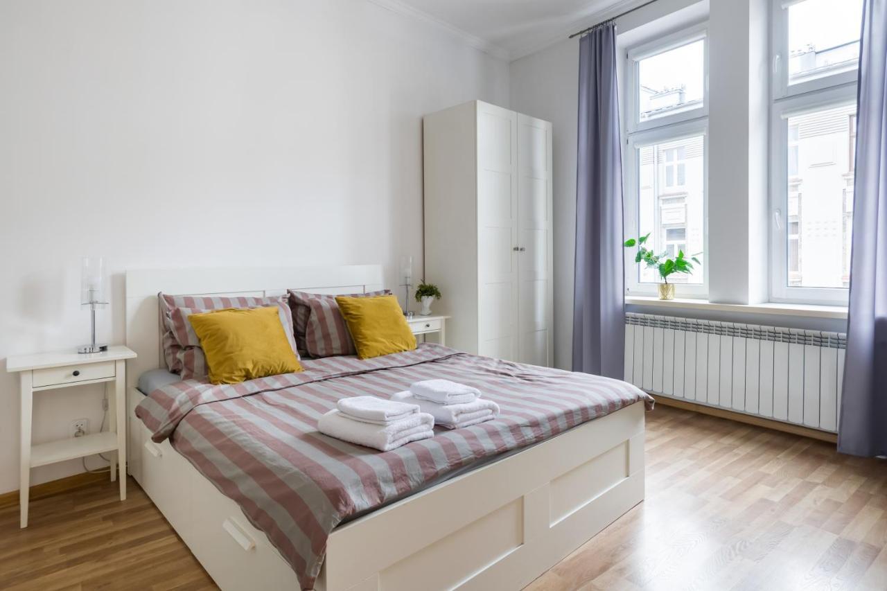 Discover Krakow Apartments - 3 Rakowicka St - Classic Apartments Near Main Station - Netflix Bagian luar foto